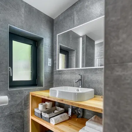 Kralovoholska 게스트하우스 3*